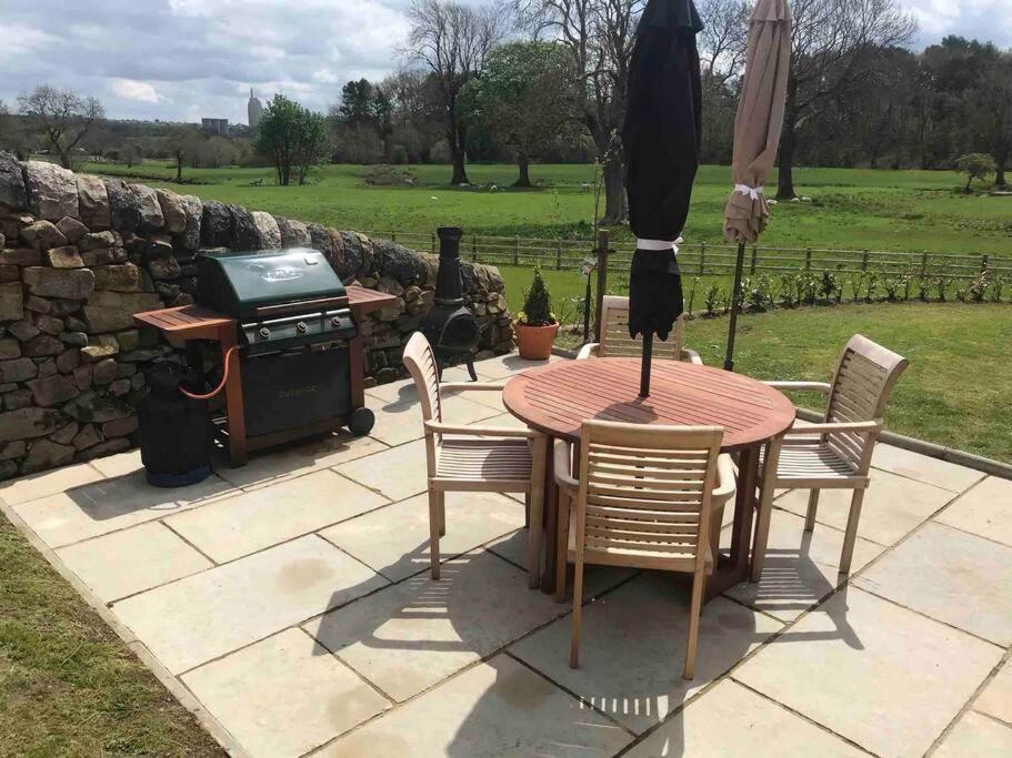 Chic 2 Bed Peak District Cottage Barn Near Alton Towers, Polar Bears, Chatsworth House Leek Exteriör bild